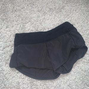 Lululemon Black speed up shorts 2.5